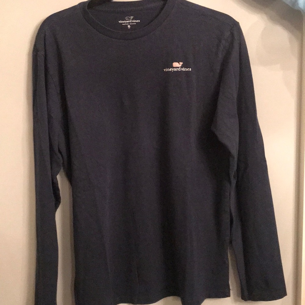 vineyard vine tshirt